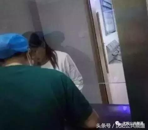 8岁孩子被成年人殴打颅内出血,男童被亲妈虐待致颅内出血