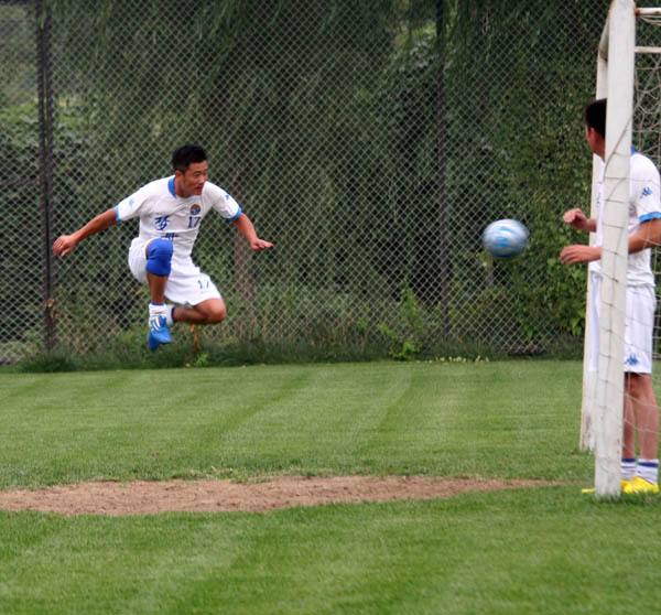 吴京战狼二踢足球,战狼2吴京拍戏经历