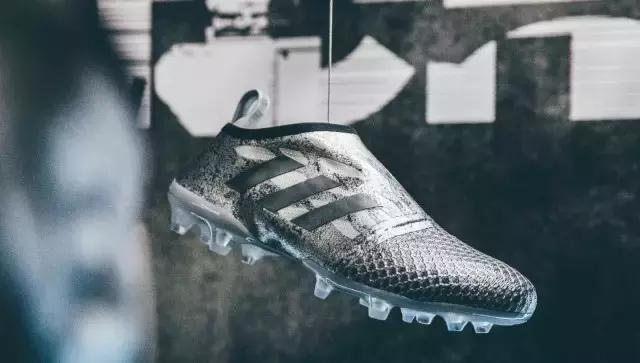 迷妹们都爱买爱豆代言的产品表忠心，这双暂时买不到的鞋先来了解