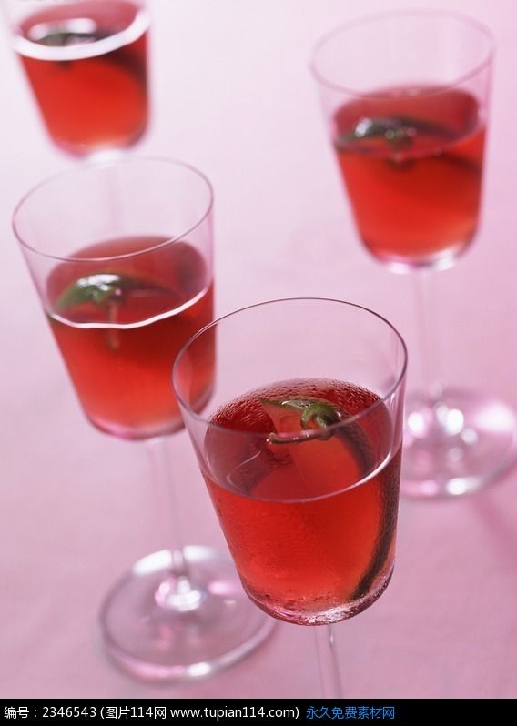 12岁女孩尿呈粉色一天怎么回事,10岁女孩尿发红怎么回事