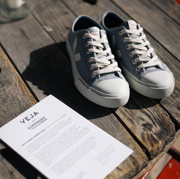 帆布鞋也能穿出女王风范,帆布鞋也能穿出高级感