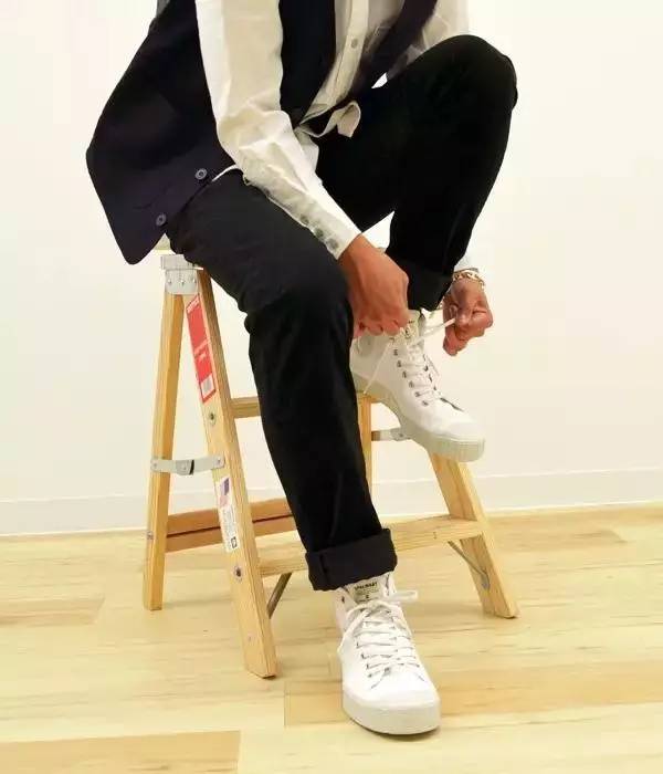 帆布鞋也能穿出女王风范,帆布鞋也能穿出高级感