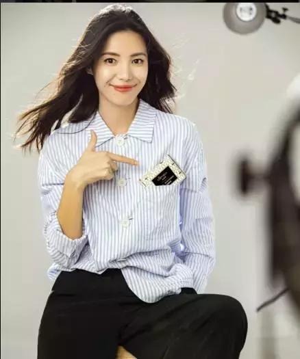 大嘴短发被讽“怪物”,如今逆袭时尚圈第一宠儿