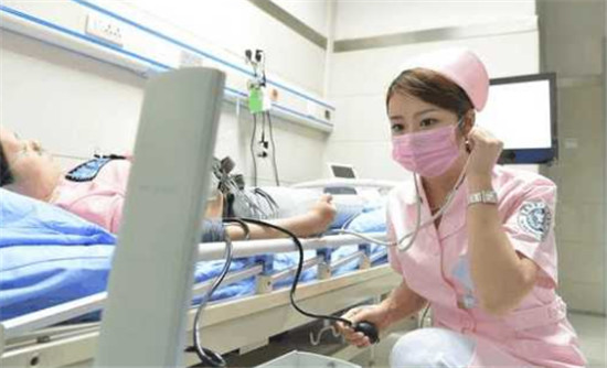 孕妇符合顺产条件却死活不肯顺产，医生问起原因其难以启齿