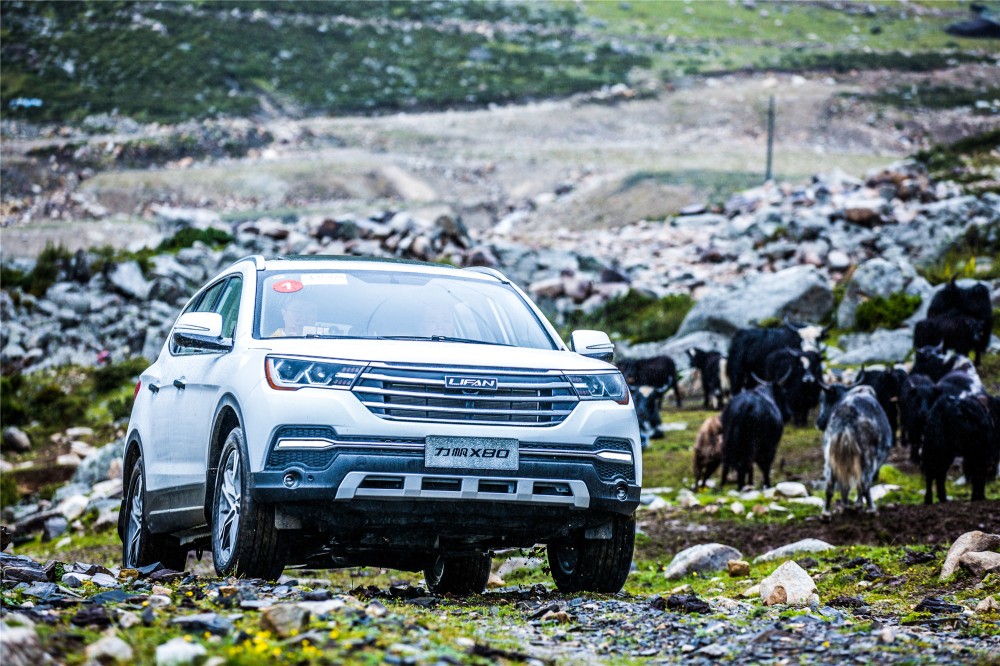 力帆x802017款2.0t自动舒适型,2019款力帆x80手动挡