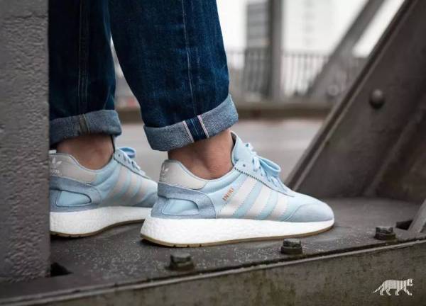 秋天入手这双高端休闲鞋无敌百搭,初秋必买的4双鞋穿10年都不过时