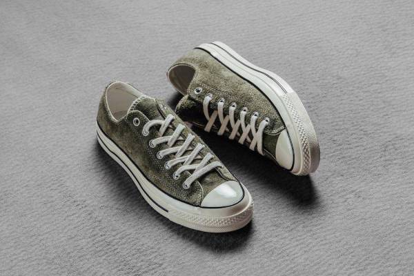 秋天入手这双高端休闲鞋无敌百搭,初秋必买的4双鞋穿10年都不过时