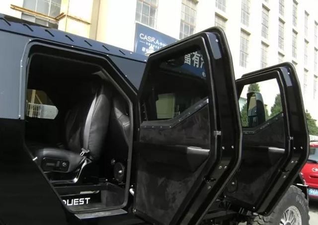 1500万的装甲车洗车,价值百万的装甲车