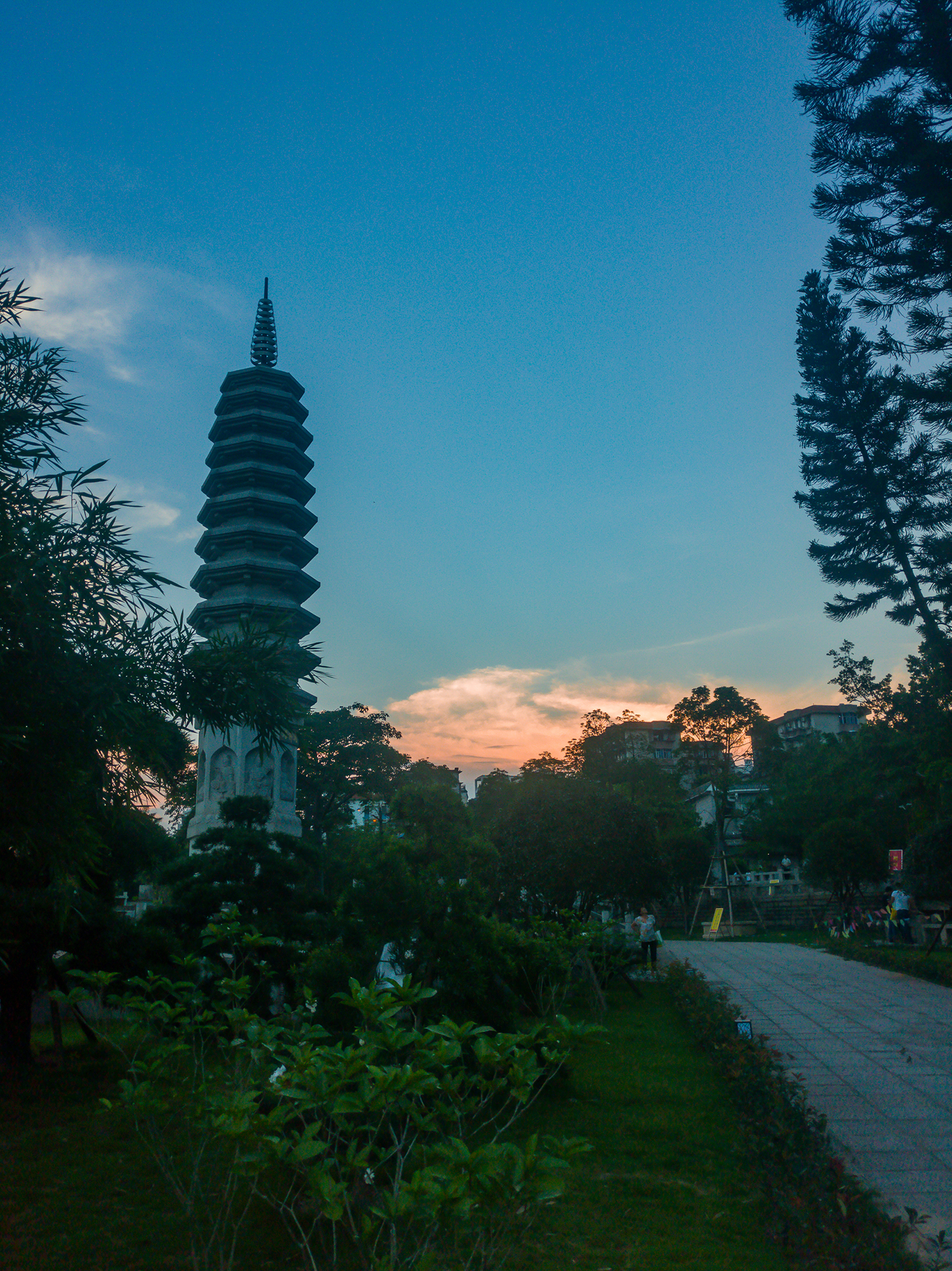 手机旅拍:厦门大学南门外的南普陀寺