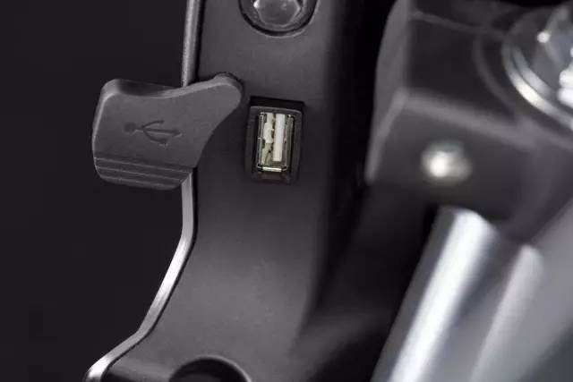 五羊本田猛鸷cb190x有时钟显示吗,猛鸷190对比新大洲本田cb190x