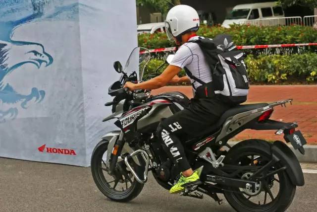 五羊本田猛鸷cb190x有时钟显示吗,猛鸷190对比新大洲本田cb190x