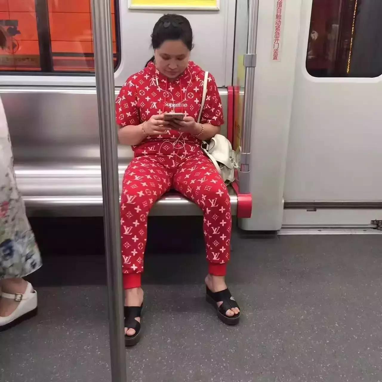 花100万买一台奔驰超跑,花100万买的劳斯莱斯