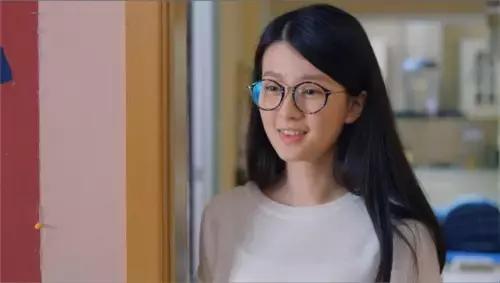 靠乖乖女一角走红却身边名裂，背后竟与整容有关