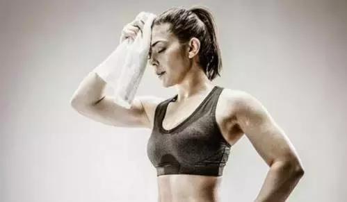 吃一堆保健品不如出一身汗,吃再多药不如锻炼身体