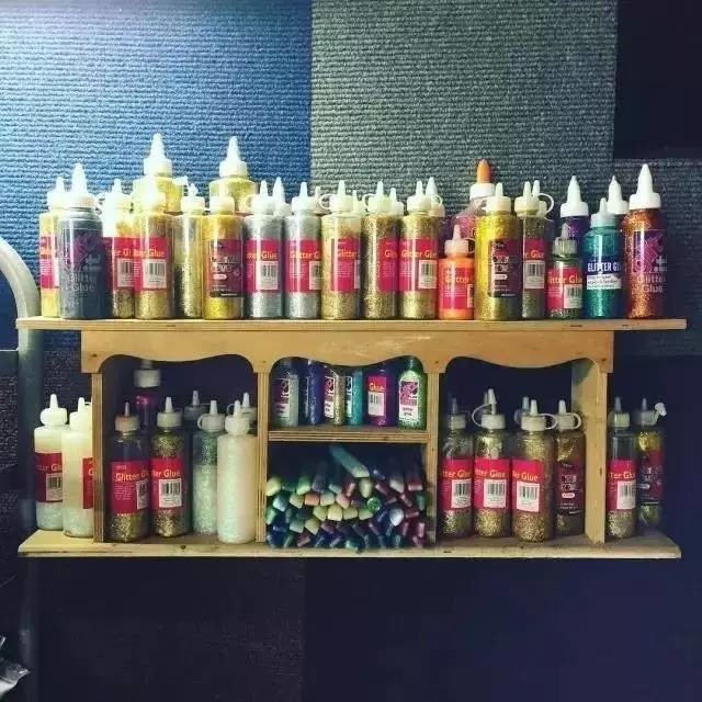 这家店9000件商品全是假货，人们却争相购买