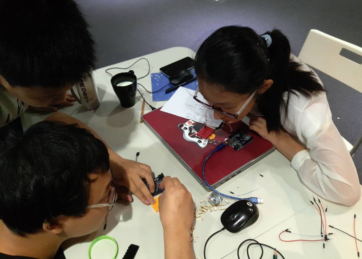 闭门造车主题营回顾——创我所想，看孩子们如何创造智能机器人！