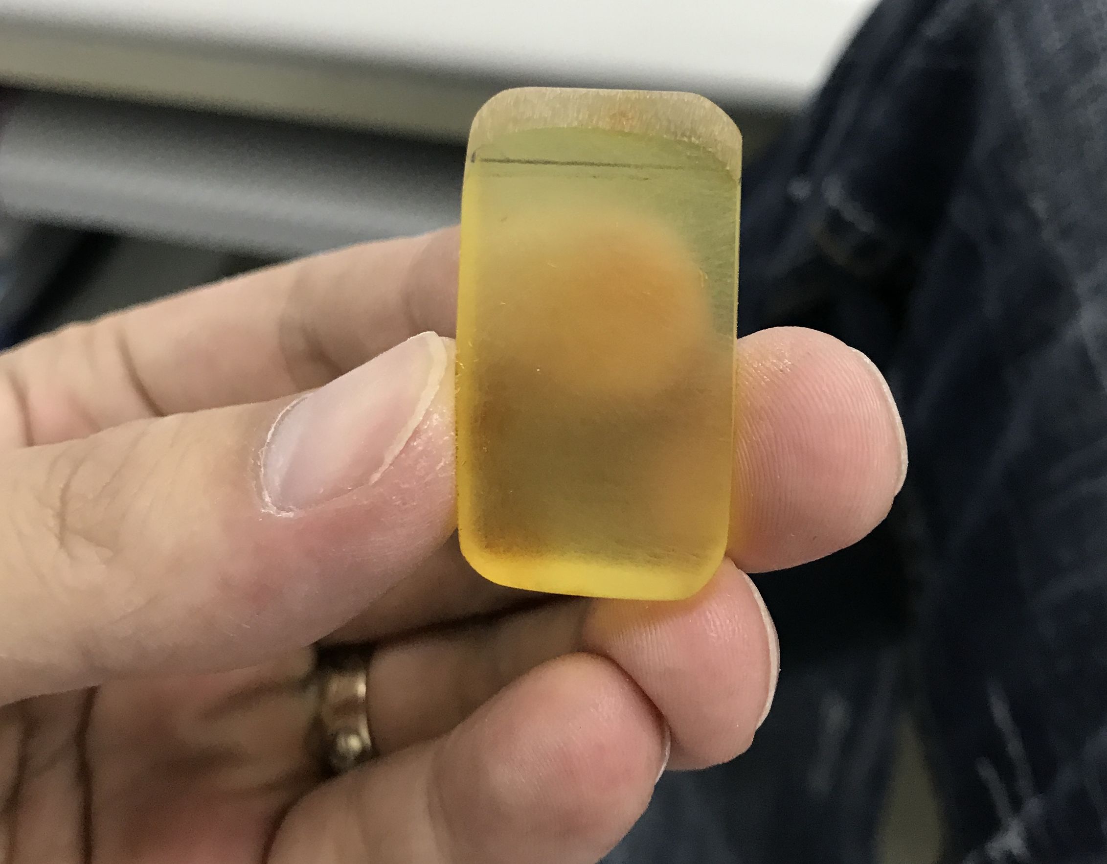 顽主-开一个小金珀做个无事牌小件分享一下抛光小窍门