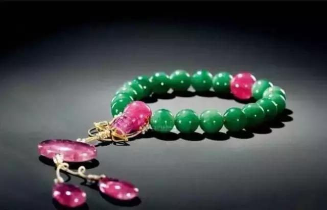 富豪花一亿买赝品意外赚10亿视频,上千万老坑帝王绿翡翠观音