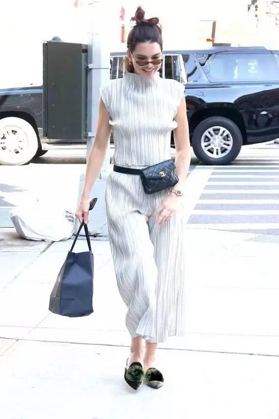 你花1000块买的包，背上却像卖菜的