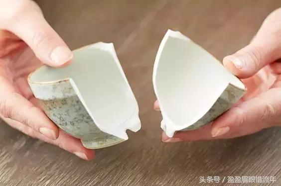 小白皮鞋划伤痕迹怎么处理,皮鞋鞋面划破一道口子怎么修复