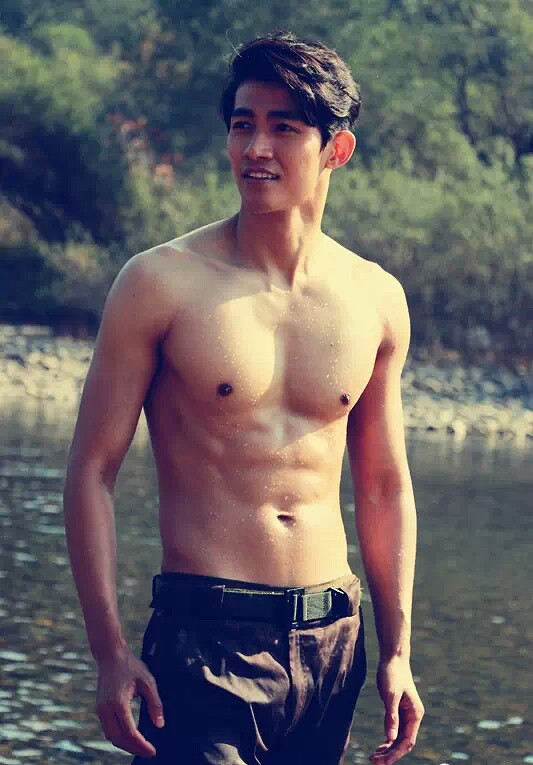 24岁出道，超模出身，《思美人》火遍全国，搭档小s成新晋男神