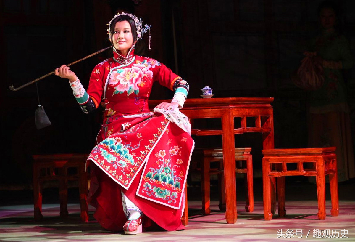 此人本是风尘女子，却以官方身份出使欧洲，齐白石还想葬在其墓旁