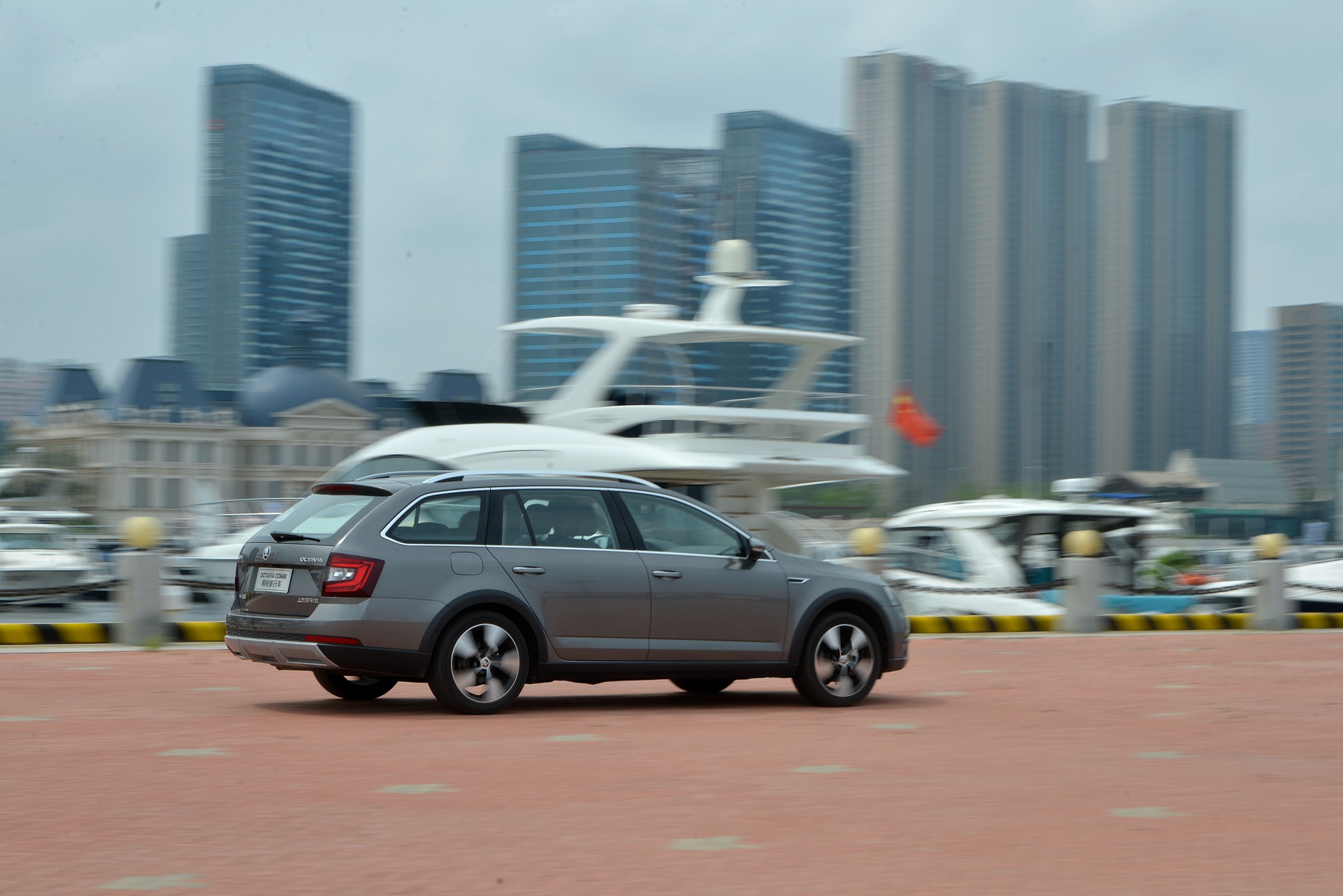 斯柯达明锐旅游海边,斯柯达明锐旅行车西藏自驾游