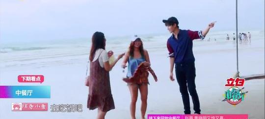 中餐厅张亮从楼梯摔倒完整版,中餐厅张亮摔倒