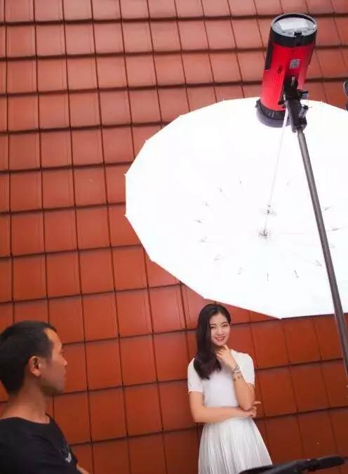 百块的外闪真能买?换个方式玩摄影