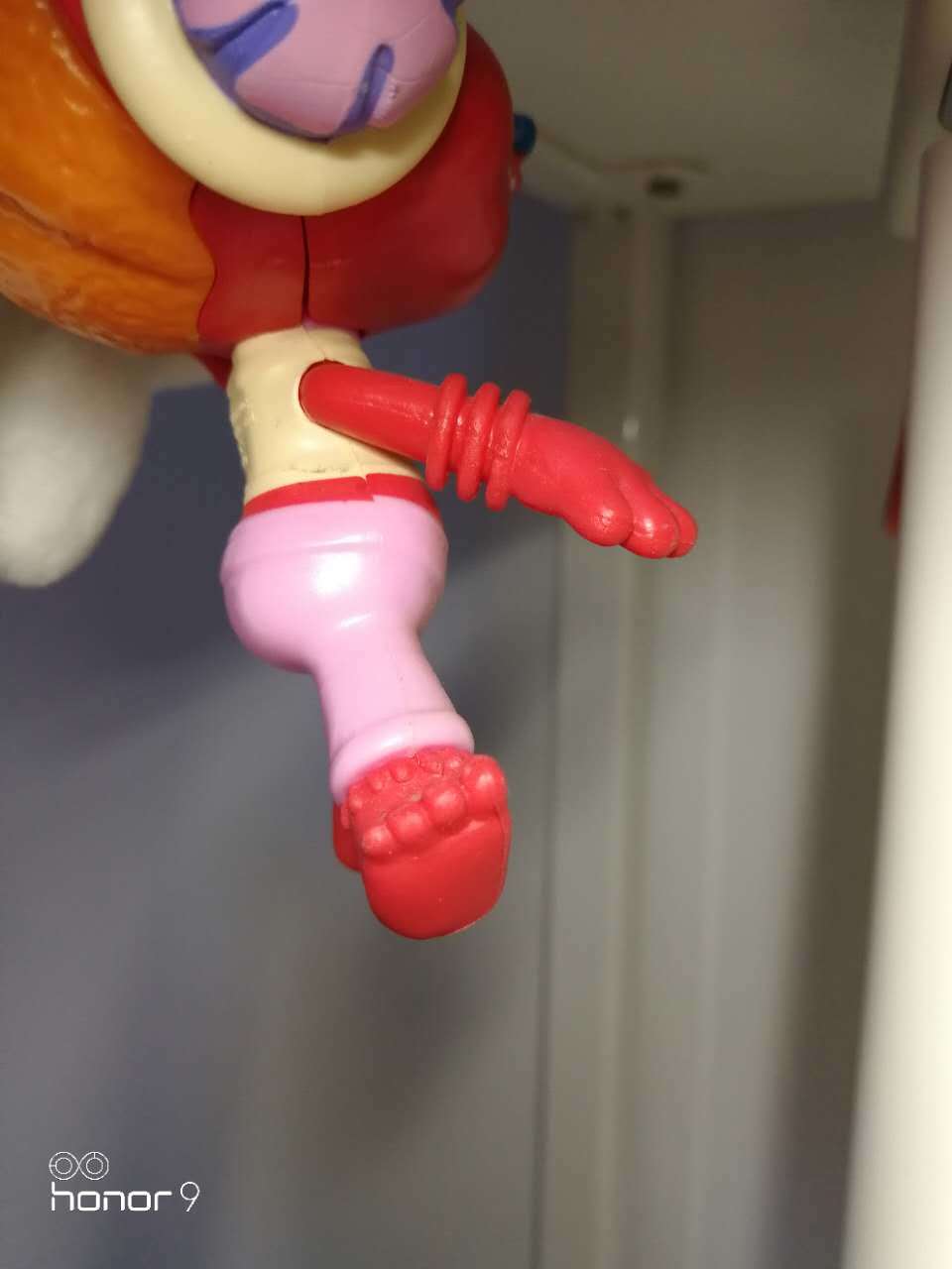 荣耀v9和荣耀9的性能有什么区别,荣耀9和荣耀v9哪个好值得买