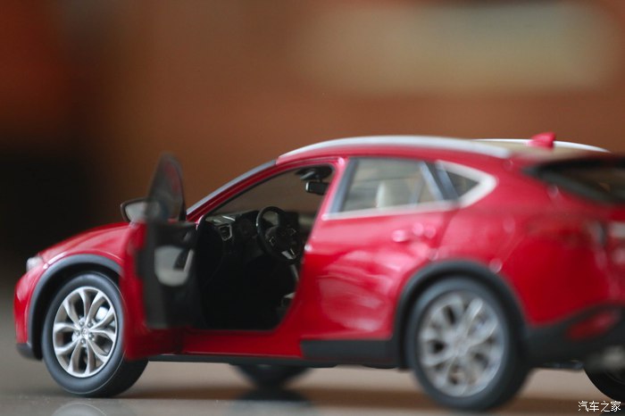 新款马自达cx-4车模型,马自达cx-4后备箱细节图