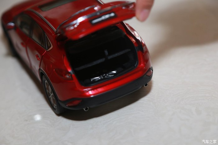 新款马自达cx-4车模型,马自达cx-4后备箱细节图