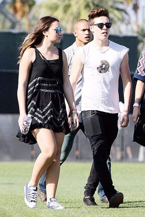 布鲁克林贝克汉姆脊柱侧弯,布鲁克林贝克汉姆年轻照