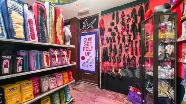 这家店9000件商品全是假货，人们却争相购买