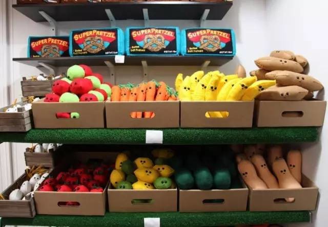 这家店9000件商品全是假货，人们却争相购买