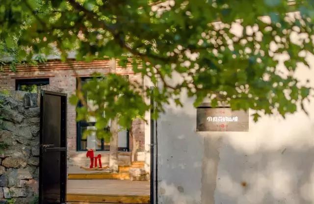 “麻麻，那是什么花？”“麻麻花呀！”