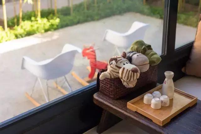 “麻麻，那是什么花？”“麻麻花呀！”