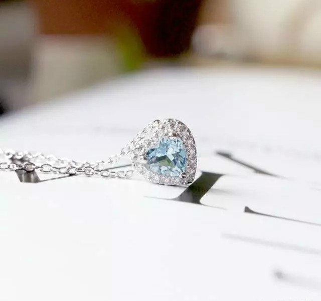 我是让你看项链,不是胸……