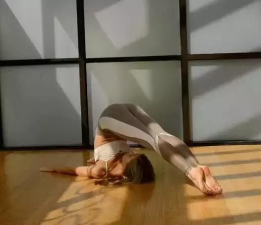 瑜伽要练习三大禁忌四大方法,初学瑜伽的基本功注意什么