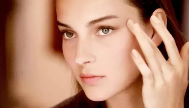 带妆补防晒正确方法,带妆怎么补防晒最好