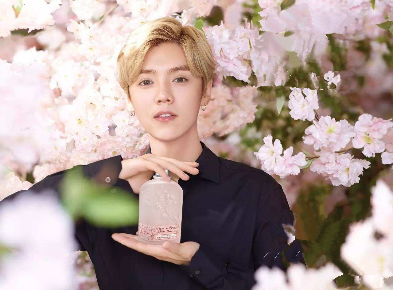 小鹿心机美颜，闪耀粉嫩夏天