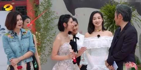 看到这样受排挤的关之琳,才知道行走江湖真的不能只能靠美貌!