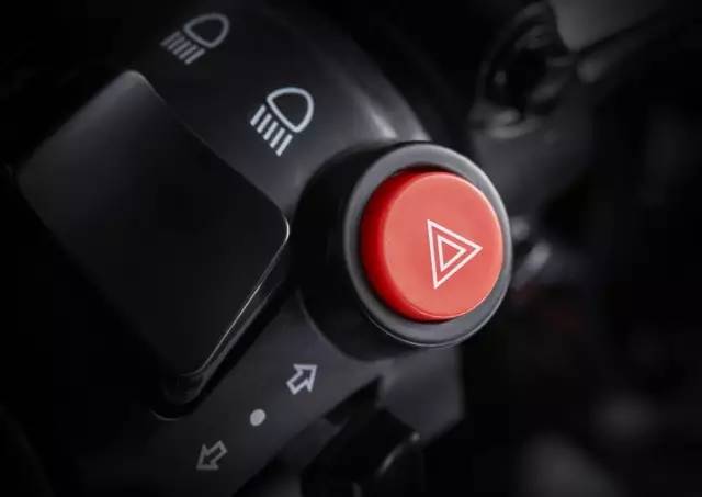 五羊本田猛鸷cb190x有时钟显示吗,猛鸷190对比新大洲本田cb190x