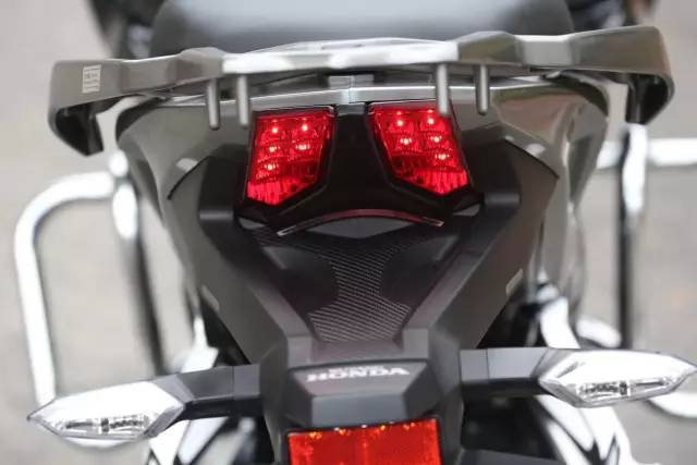 五羊本田猛鸷cb190x有时钟显示吗,猛鸷190对比新大洲本田cb190x