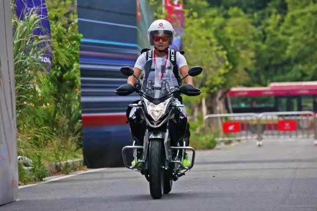 五羊本田猛鸷cb190x有时钟显示吗,猛鸷190对比新大洲本田cb190x