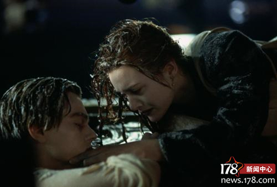 泰国小哥低成本cos美人鱼,cos泰坦尼克号