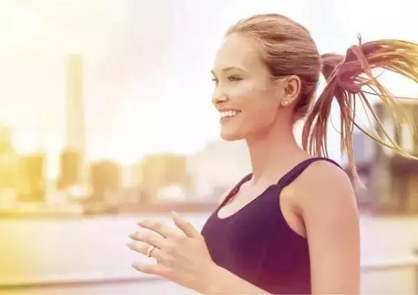 吃一堆保健品不如出一身汗,吃再多药不如锻炼身体