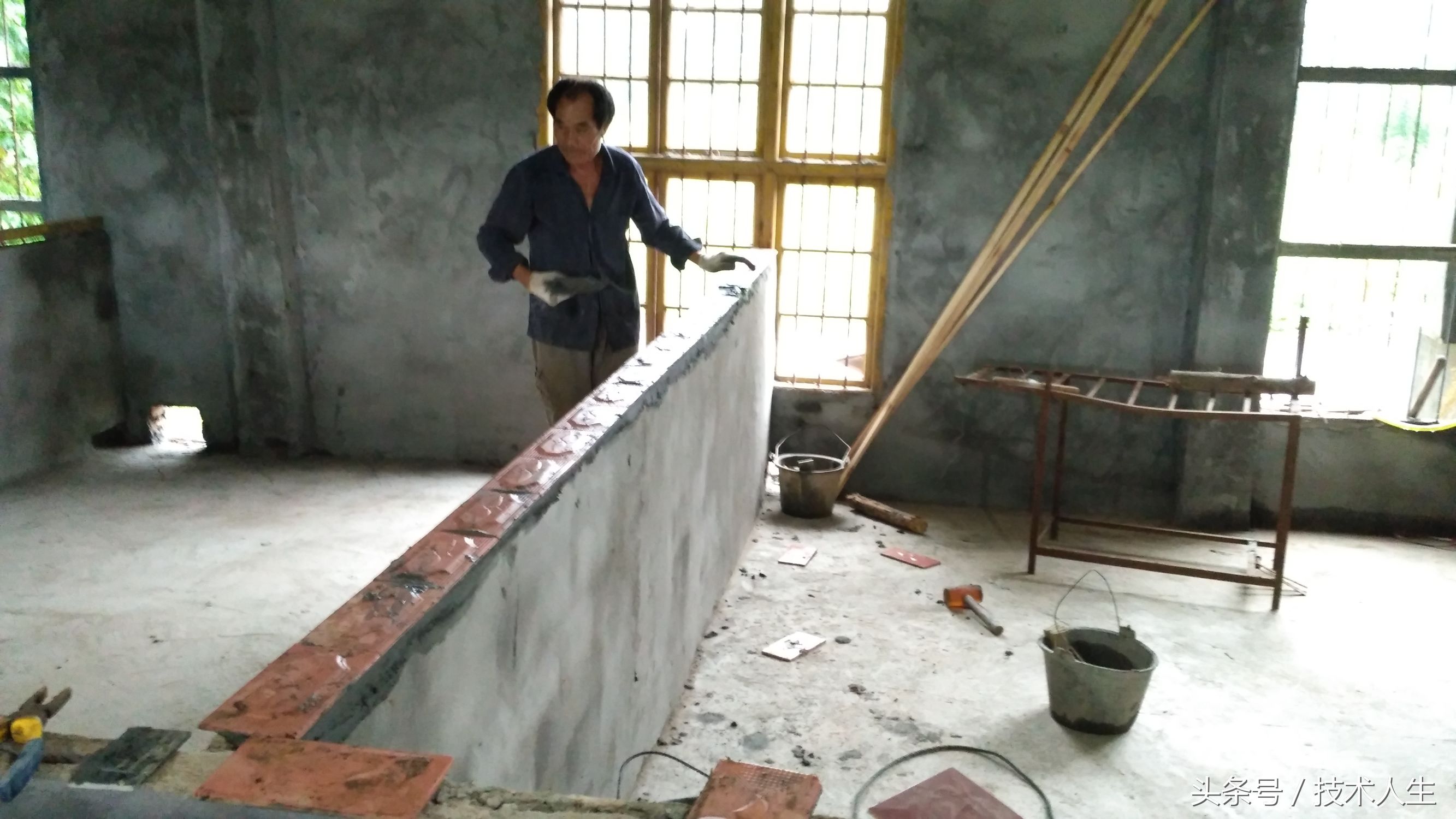 修电视把其他地方修坏了,修电视的坑