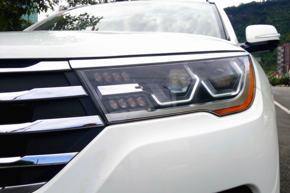 力帆x802017款2.0t自动舒适型,2019款力帆x80手动挡