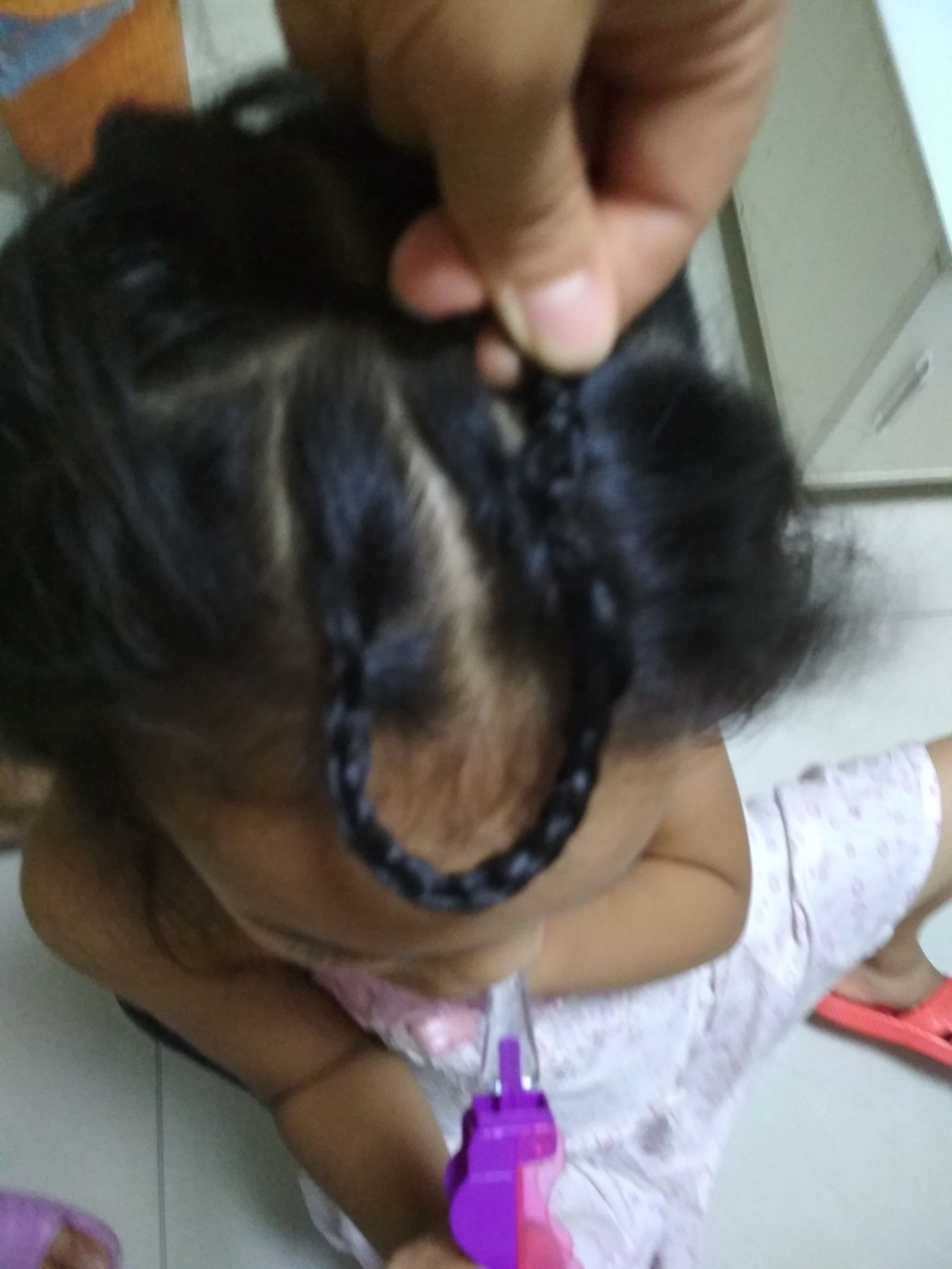 有刘海的宝宝适合编什么发型,小孩高额头刘海怎么扎起来好看